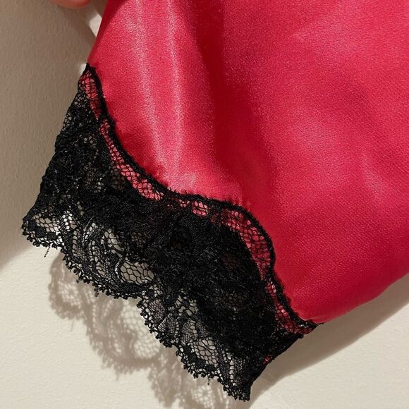 EUC Vintage Oscar de la Renta Red/Pink Satin Polyester Robe Sz. L Black Lace - Picture 3 of 5